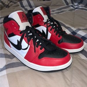 Air Jordan 1 Mid "Chicago"